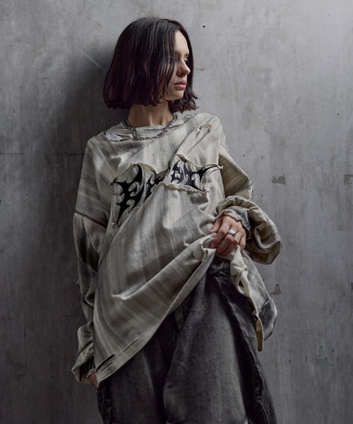 ERAR(エラー)の「【ERAR】ケミカルウォッシュ加工/スプレー加工 ハイダメージヴィンテージロゴ刺繍ロンT/Tシャツ(Tシャツ/カットソー・メンズ・ブラック/ホワイト・S/M/L/XL)」の4枚目の写真