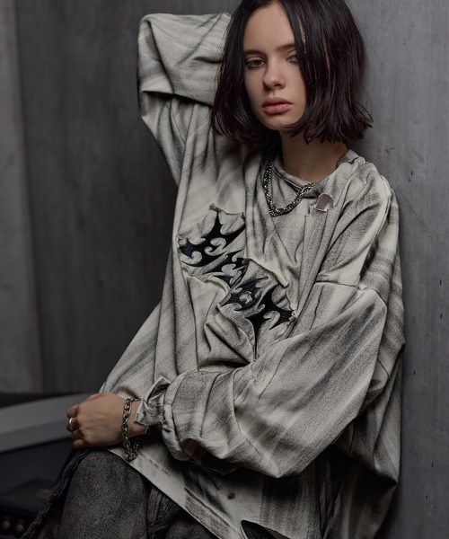 ERAR(エラー)の「【ERAR】ケミカルウォッシュ加工/スプレー加工 ハイダメージヴィンテージロゴ刺繍ロンT/Tシャツ(Tシャツ/カットソー・メンズ・ブラック/ホワイト・S/M/L/XL)」の9枚目の写真