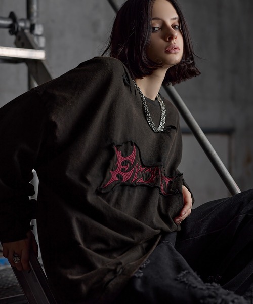 【ERAR】スプレー加工 ハイダメージヴィンテージロゴ刺繍ロンＴ ERAR】ケミカルウォッシュ加工/スプレー加工 ハイダメージヴィンテージ