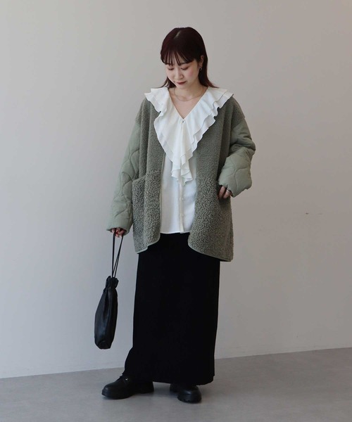 earth music&ecology（アースミュージックアンドエコロジー）の「【2025AW】ボアキルトミドルコート（ブルゾン・レディース・カーキ/ブラック/アイボリー・FREE）」の5枚目の写真