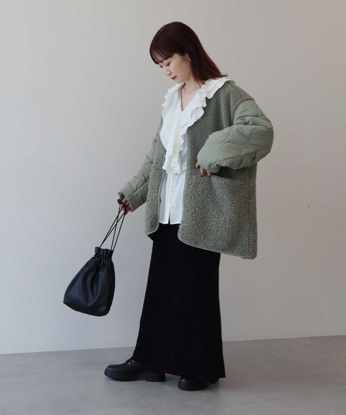 earth music&ecology（アースミュージックアンドエコロジー）の「【2025AW】ボアキルトミドルコート（ブルゾン・レディース・カーキ/ブラック/アイボリー・FREE）」の6枚目の写真