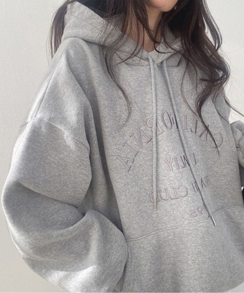 SHEPP(シープ)の「フロント刺繍 ルーズフーディー(パーカー・レディース・ブルー/グレー/ブラック/アイボリー・M/L)」の20枚目の写真