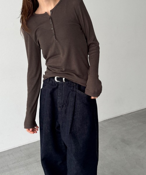 CANAL JEAN(キャナルジーン)の「El mar アイレットヘンリーロンT(Tシャツ/カットソー・レディース・ブラック/ブラウン/グレー・ONE SIZE)」の8枚目の写真