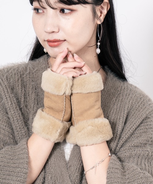 GALA GLOVES(ガラ グローブ)の「【GALA GLOVES/ガーラグローブ】シープスキン フィンガーレスグローブ 手袋 スエード イタリア製(手袋・レディース・ブラック/ベージュ・7/8/7.5)」の2枚目の写真