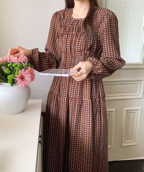 FINEnough(ファインナフ)の「サイケ風ペイズリー柄ドットクルーネック長袖ワンピース(ワンピース・レディース・ホワイト/ブラウン/ブラック・FREE)」の9枚目の写真