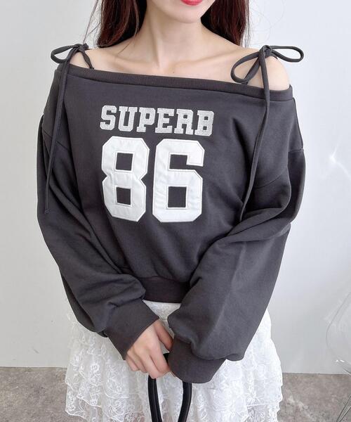 INGNI（イング）の「オフショル肩リボンナンバリングスウェットトップス（スウェット・レディース・カモフラージュ/オートミール/ボルドー/チャコールグレー・M）」の2枚目の写真