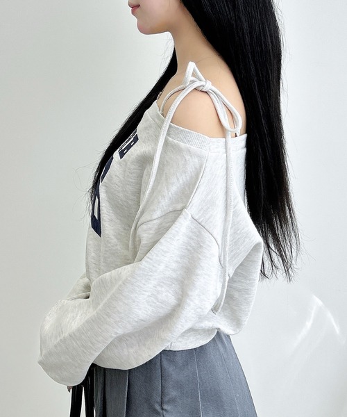 INGNI（イング）の「オフショル肩リボンナンバリングスウェットトップス（スウェット・レディース・カモフラージュ/オートミール/ボルドー/チャコールグレー・M）」の15枚目の写真