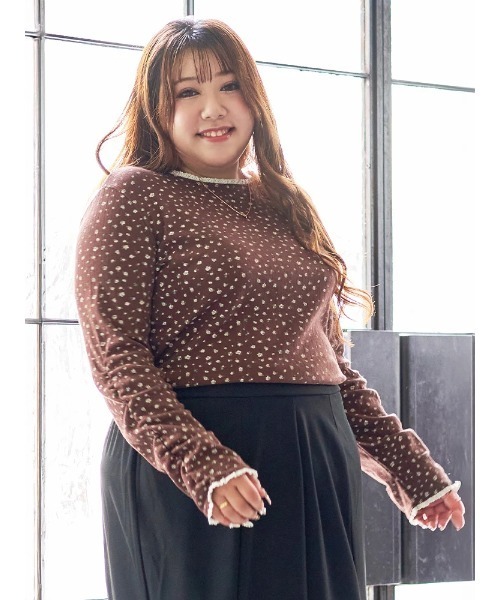 Re-J&SUPURE(リジェイアンドスプル)の「【大きいサイズ】【Kannaコラボ】小花柄プルオーバー(Tシャツ/カットソー・レディース・ブラウン/オフホワイト・XX-LARGE/XXX-LARGE/XXXX-LARGE)」の5枚目の写真