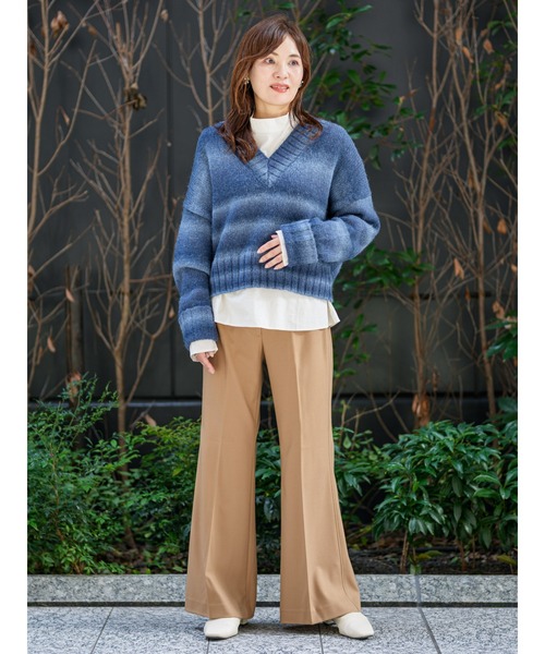 Banana Republic(バナナリパブリック)の「ウール アルパカ ブレンド Vネックセーター(ニット/セーター・レディース・アイボリー/ブルー・XS/S/M/L)」の3枚目の写真