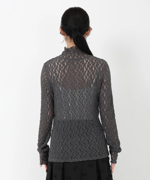 STRAWBERRY-FIELDS(ストロベリーフィールズ)の「シュリンクレース_シュリンクレースハイネックプルオーバー(Tシャツ/カットソー・レディース・ベージュ系その他/ブラック/グレー・2)」の7枚目の写真