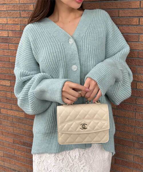 KOBE LETTUCE（コウベレタス）の「[ 岡部あゆみさんコラボ ］ローゲージニットカーディガン（カーディガン/ボレロ・レディース・ブルー/チャコール/オフホワイト/ピンク/ベージュ・M）」の4枚目の写真