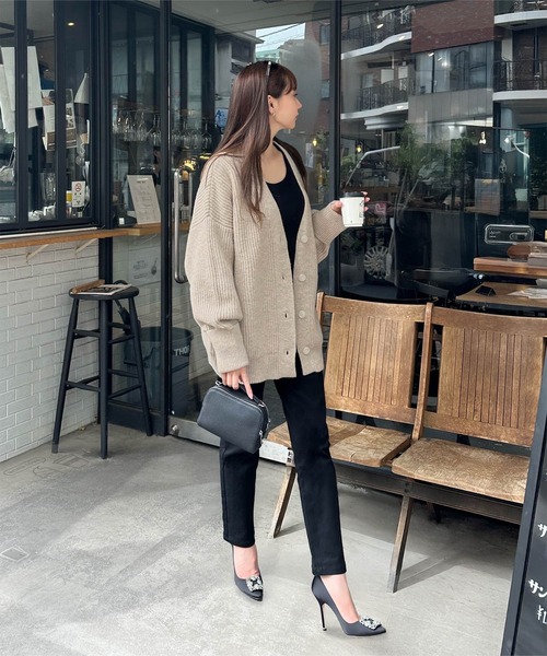 KOBE LETTUCE（コウベレタス）の「[ 岡部あゆみさんコラボ ］ローゲージニットカーディガン（カーディガン/ボレロ・レディース・ブルー/チャコール/オフホワイト/ピンク/ベージュ・M）」の6枚目の写真