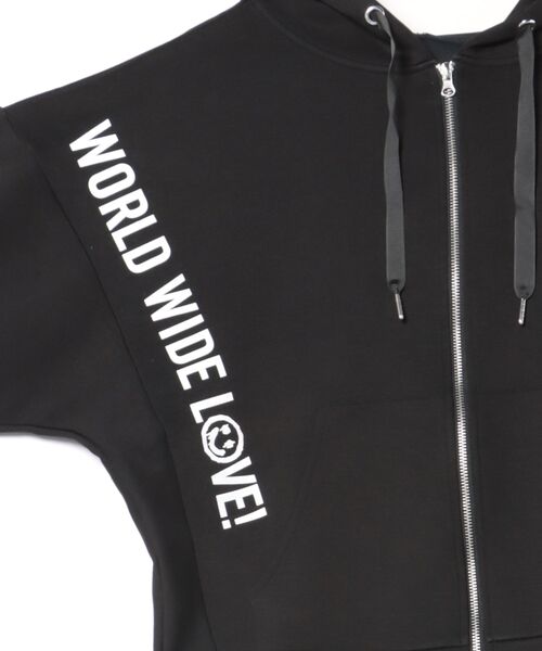 WORLD WIDE LOVE!（ワールドワイドラブ）の「WWL!ドルマンパーカー（パーカー・レディース・オフホワイト/ブルー/ブラック・1）」の15枚目の写真