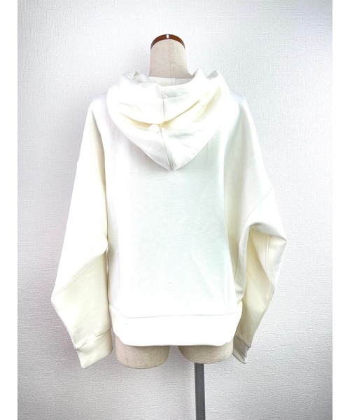 WORLD WIDE LOVE!（ワールドワイドラブ）の「WWL!ドルマンパーカー（パーカー・レディース・オフホワイト/ブルー/ブラック・1）」の6枚目の写真