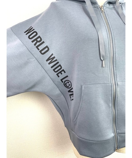 WORLD WIDE LOVE!（ワールドワイドラブ）の「WWL!ドルマンパーカー（パーカー・レディース・オフホワイト/ブルー/ブラック・1）」の8枚目の写真