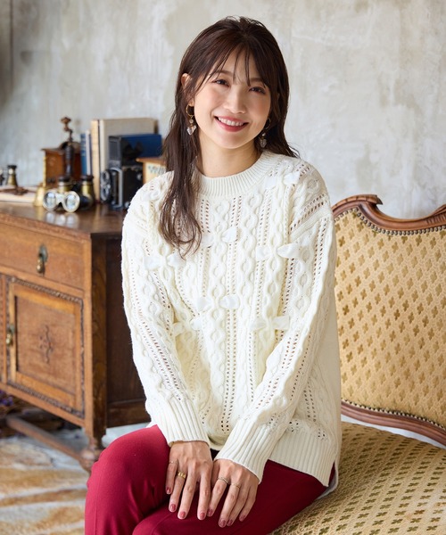 Rose Tiara(ローズティアラ)の「リボン×ケーブル編みニットプルオーバー(ニット/セーター・レディース・オフホワイト/ブラック/レッド・46/42/38)」の5枚目の写真