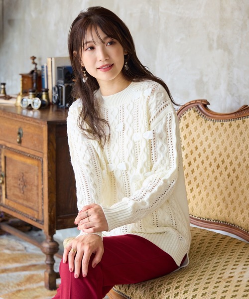 Rose Tiara(ローズティアラ)の「リボン×ケーブル編みニットプルオーバー(ニット/セーター・レディース・オフホワイト/ブラック/レッド・46/42/38)」の8枚目の写真