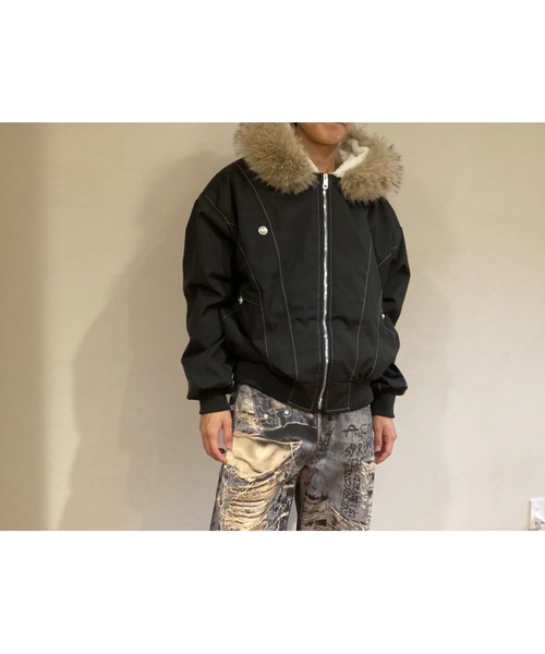 Bling Leads(ブリングリーズ)の「【Bls】【Bling Leads】裏ボアフードファー付短丈ブルゾン(ミリタリージャケット・レディース・カーキオリーブ/ブラック・SMALL/MEDIUM)」の6枚目の写真
