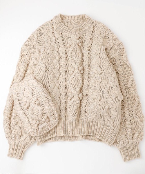 moncheri（モンシェリ）の「【リンクコーデSET】ケーブルポンポンドロップショルダーニット（ペットウェア・レディース・ベージュ/グレー・S/M/L/XL）」の2枚目の写真