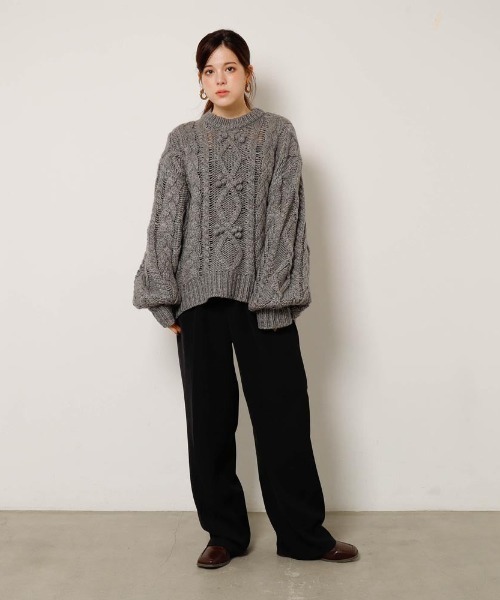 moncheri（モンシェリ）の「【リンクコーデSET】ケーブルポンポンドロップショルダーニット（ペットウェア・レディース・ベージュ/グレー・S/M/L/XL）」の10枚目の写真