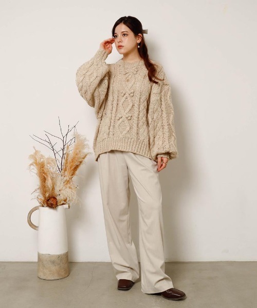 moncheri（モンシェリ）の「【リンクコーデSET】ケーブルポンポンドロップショルダーニット（ペットウェア・レディース・ベージュ/グレー・S/M/L/XL）」の18枚目の写真