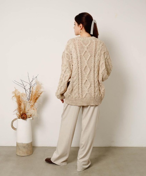 moncheri（モンシェリ）の「【リンクコーデSET】ケーブルポンポンドロップショルダーニット（ペットウェア・レディース・ベージュ/グレー・S/M/L/XL）」の21枚目の写真