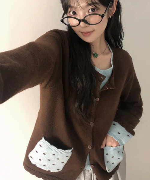 VIVID LADY（ビビッドレディー）の「レイヤード風ドットポケットカーディガン（ニット/セーター・レディース・ブラウン/グレー/ブラック・FREE）」の10枚目の写真