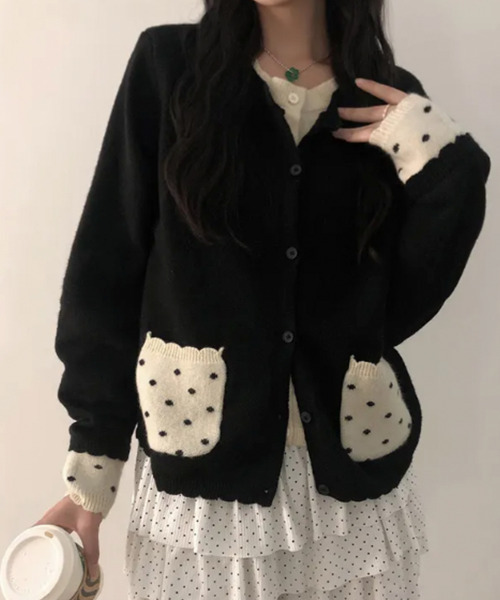 VIVID LADY（ビビッドレディー）の「レイヤード風ドットポケットカーディガン（ニット/セーター・レディース・ブラウン/グレー/ブラック・FREE）」の4枚目の写真