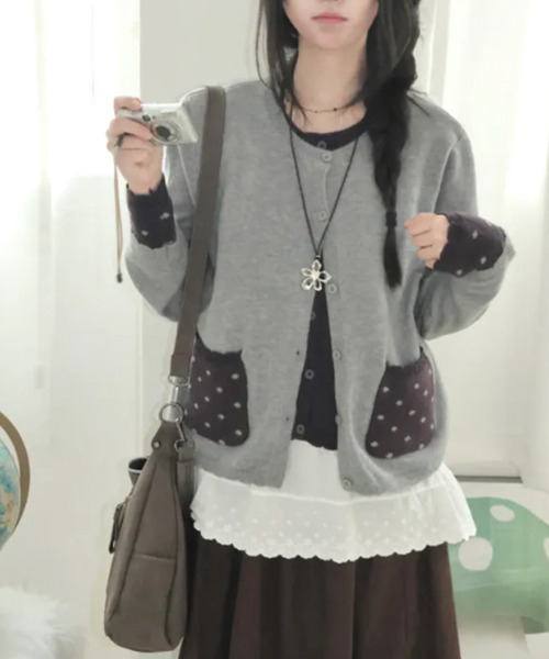 VIVID LADY（ビビッドレディー）の「レイヤード風ドットポケットカーディガン（ニット/セーター・レディース・ブラウン/グレー/ブラック・FREE）」の9枚目の写真