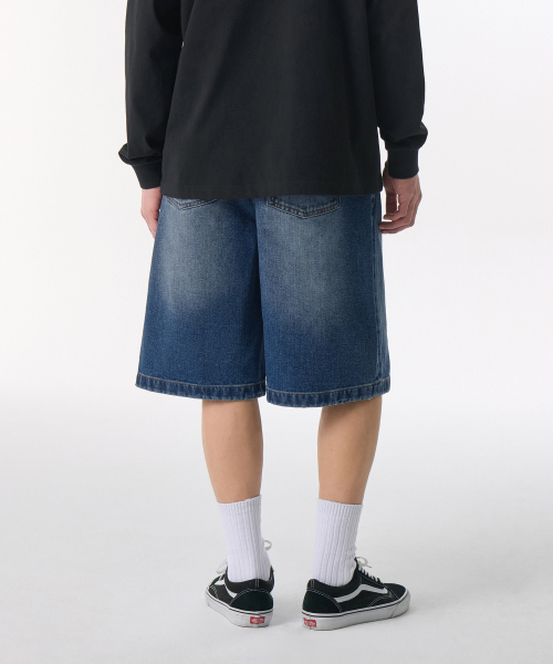 MUSINSA STANDARD（ムシンサスタンダード）の「ビッグブラシワンタックバミューダデニムパンツ [ミディアムインディゴ]（デニムパンツ・メンズ・その他・26/27/38/36/34/32/30/31/33/29/40/42/28）」の2枚目の写真
