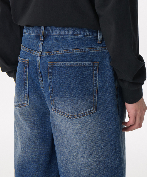 MUSINSA STANDARD（ムシンサスタンダード）の「ビッグブラシワンタックバミューダデニムパンツ [ミディアムインディゴ]（デニムパンツ・メンズ・その他・26/27/38/36/34/32/30/31/33/29/40/42/28）」の5枚目の写真
