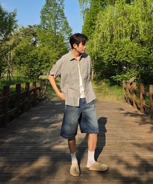 MUSINSA STANDARD（ムシンサスタンダード）の「ビッグブラシワンタックバミューダデニムパンツ [ミディアムインディゴ]（デニムパンツ・メンズ・その他・26/27/38/36/34/32/30/31/33/29/40/42/28）」の6枚目の写真