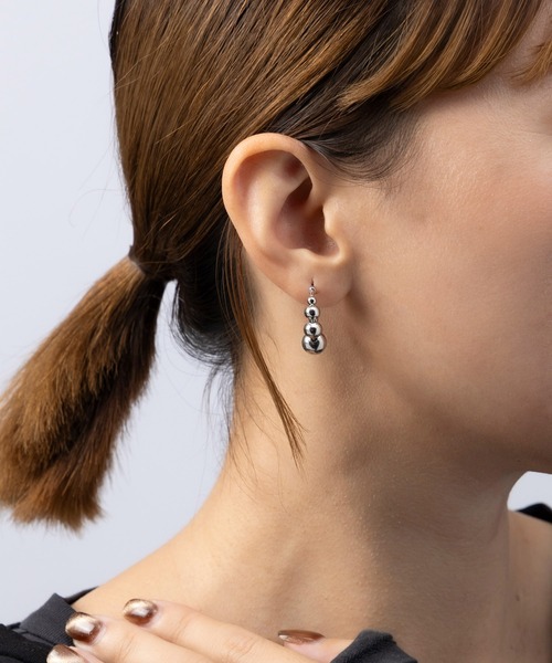 AJUGA.（アジュガ）の「メタルボールフープピアス（ピアス（両耳用）・レディース・シルバー・ONE SIZE）」の4枚目の写真