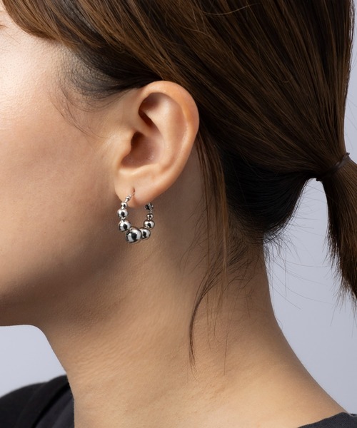 AJUGA.（アジュガ）の「メタルボールフープピアス（ピアス（両耳用）・レディース・シルバー・ONE SIZE）」の5枚目の写真