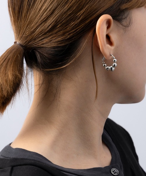 AJUGA.（アジュガ）の「メタルボールフープピアス（ピアス（両耳用）・レディース・シルバー・ONE SIZE）」の6枚目の写真