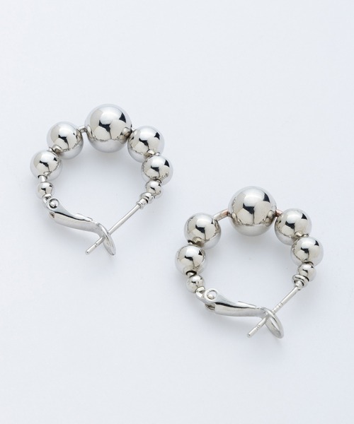 AJUGA.（アジュガ）の「メタルボールフープピアス（ピアス（両耳用）・レディース・シルバー・ONE SIZE）」の9枚目の写真