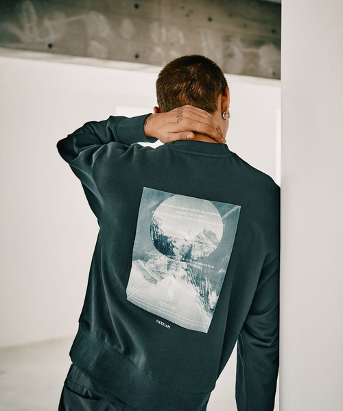 HEREIAM(ヘレイアム)の「【HEREIAM MEN】COSMIC裏起毛クルーネック(スウェット・メンズ・杢グレー/ブラック/パープル・MEDIUM/LARGE)」の2枚目の写真