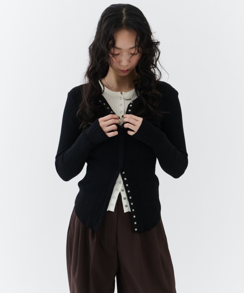 NUJOH（ヌゾ）の「Snap Button Rib Tee / スナップボタンリブティー（Tシャツ/カットソー・レディース・チャコールグレー/ブラック/ベージュ・FREE）」の11枚目の写真