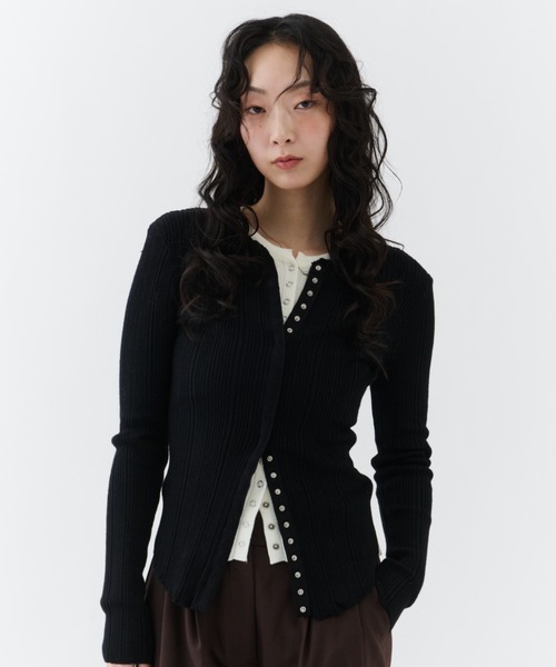 NUJOH（ヌゾ）の「Snap Button Rib Tee / スナップボタンリブティー（Tシャツ/カットソー・レディース・チャコールグレー/ブラック/ベージュ・FREE）」の12枚目の写真