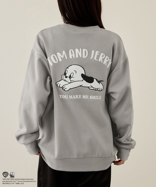 Tom＆Jerry（トムアンドジェリー）の「【TOM&JERRY/トムアンドジェリー 】子犬サガラ刺繍トレーナー（スウェット・メンズ・グレイッシュベージュ/グリーン・S/M/L/XL）」の2枚目の写真