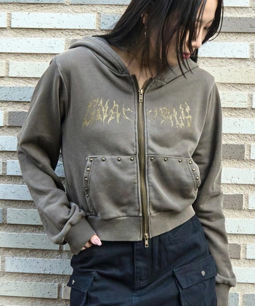 ANAP(アナップ)の「スタッズ デザイン ダブルジップ ピグメント コンパクト パーカー(パーカー・レディース・ブラウン/カーキ/ダークアッシュ・F)」の2枚目の写真