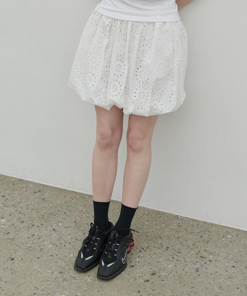 320SHOWROOM(320ショールーム)の「Bloomie Two-Way Punching Skirt Ivory(スカート・レディース・アイボリー・FREE)」の1枚目の写真