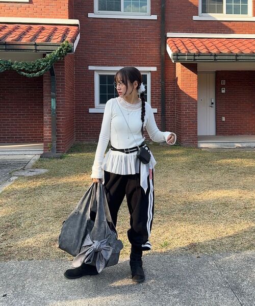 MIHEV（ミヘブ）の「[ユニセックス] ダブルラインストライプスウェットパンツ ブラック（スウェットパンツ・レディース・その他・FREE）」の10枚目の写真