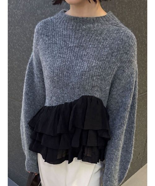 LAGUNAMOON(ラグナムーン)の「フリルドッキングペプラムニットプルオーバー(ニット/セーター・レディース・アイボリー/チャコールグレー/ベージュ・FREE)」の3枚目の写真