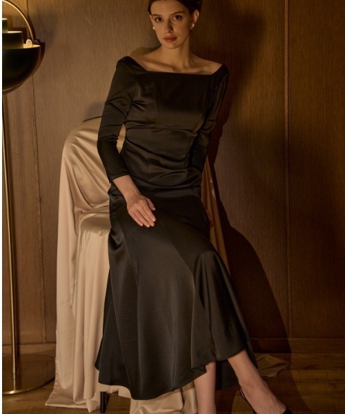 ERADIE（エラディエ）の「Satin Drape-Back Dress  サテンバックドレープドレス（ワンピース・レディース・ブラック/シャンパン・FREE）」の8枚目の写真