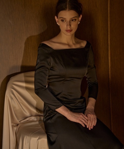 ERADIE（エラディエ）の「Satin Drape-Back Dress  サテンバックドレープドレス（ワンピース・レディース・ブラック/シャンパン・FREE）」の7枚目の写真