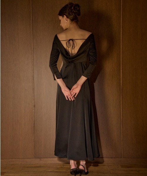 ERADIE（エラディエ）の「Satin Drape-Back Dress  サテンバックドレープドレス（ワンピース・レディース・ブラック/シャンパン・FREE）」の3枚目の写真
