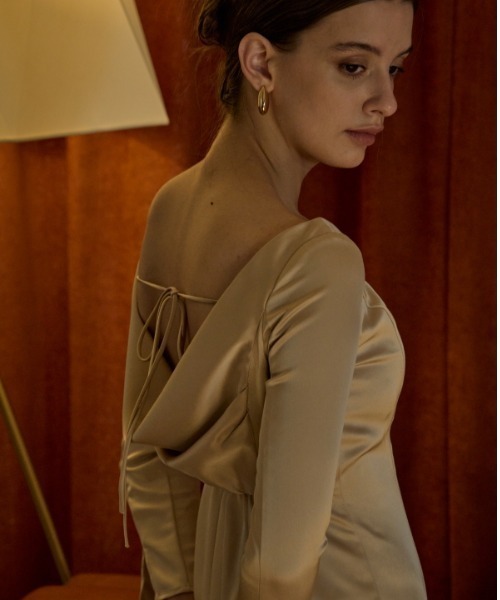 ERADIE（エラディエ）の「Satin Drape-Back Dress  サテンバックドレープドレス（ワンピース・レディース・ブラック/シャンパン・FREE）」の17枚目の写真