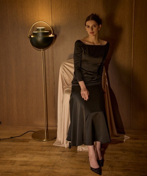 ERADIE（エラディエ）の「Satin Drape-Back Dress  サテンバックドレープドレス（ワンピース・レディース・ブラック/シャンパン・FREE）」の11枚目の写真