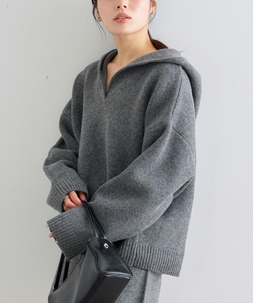 U by SPICK&SPAN(ユーバイスピックアンドスパン)の「オーバーニットフーディー(ニット/セーター・レディース・ネイビー/チャコールグレー・FREE)」の2枚目の写真